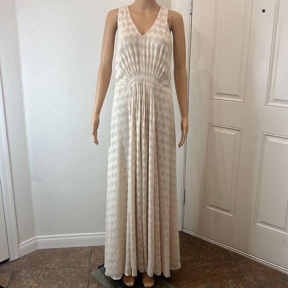 Anne Klein Dress Sz 4 V Neck Sleeveless Ivory Pleated Sheer Lined Maxi - Picture 2 of 12